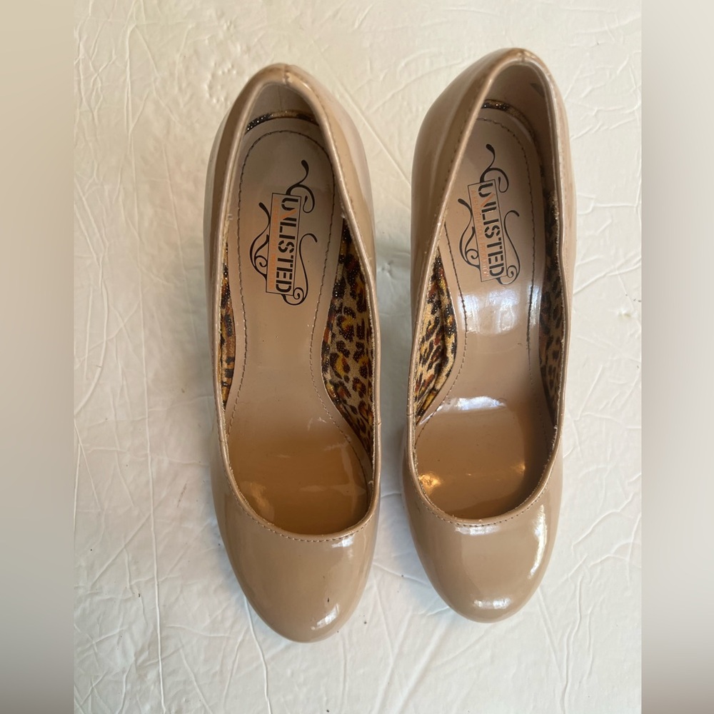 Unlisted by Kenneth Cole Glossy Tan Heels size 7M